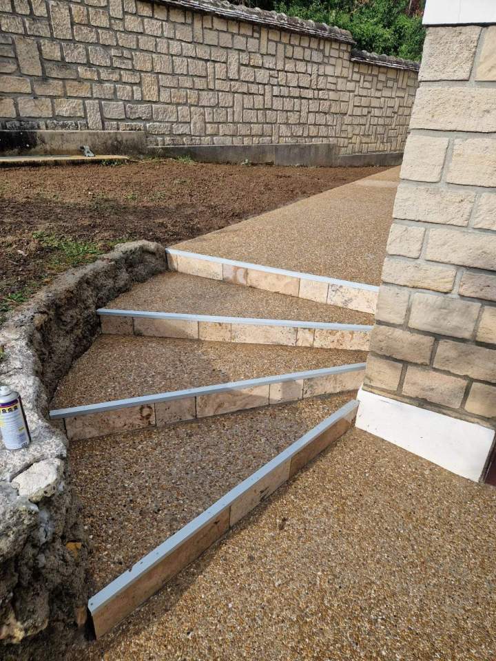 D370EB13 4E71 4C83 B7B7 3EA67D09046D